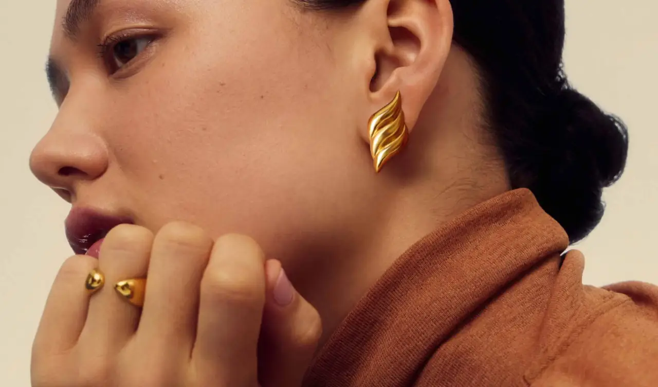 The Best Oversized Stud Earrings for an Instant Outfit Glow-Up
