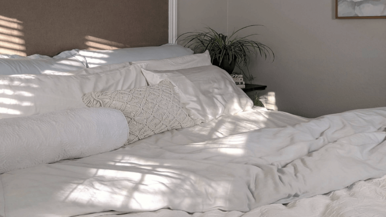 Upgrade Your Bedding With The Best Tontine Lightweight Quilts